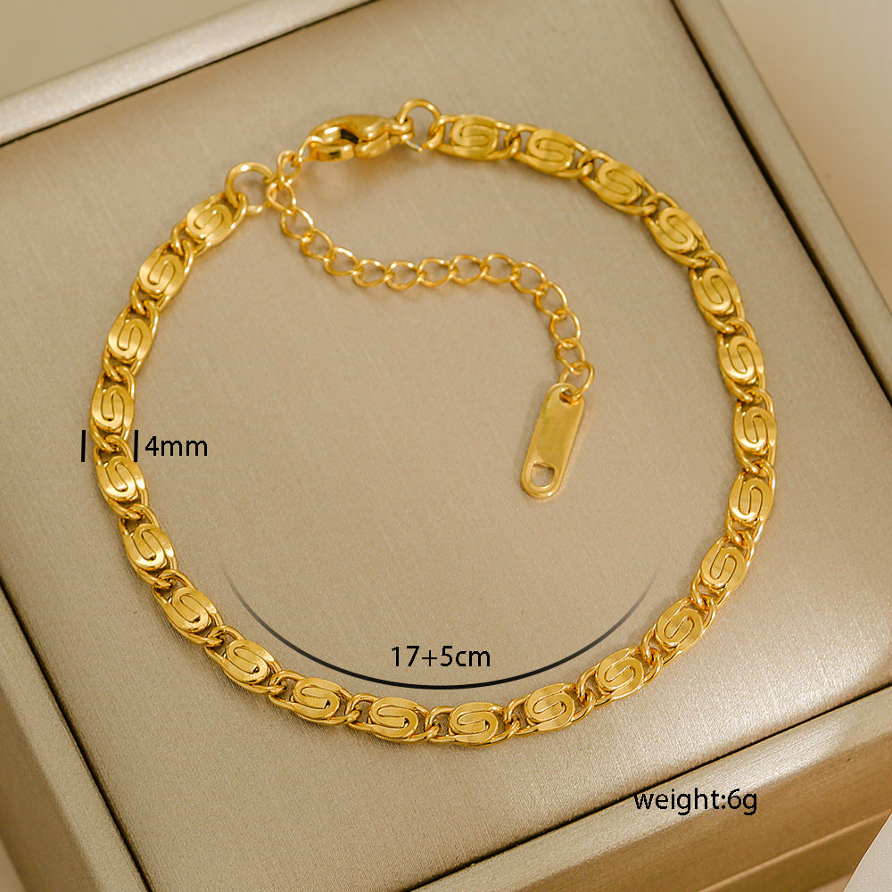 Gold chain bracelet on a beige box with measurements and weight details.