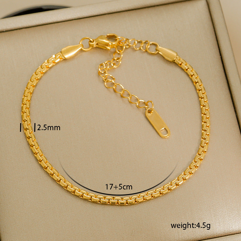 Gold bracelet on a beige background with measurements and weight displayed.