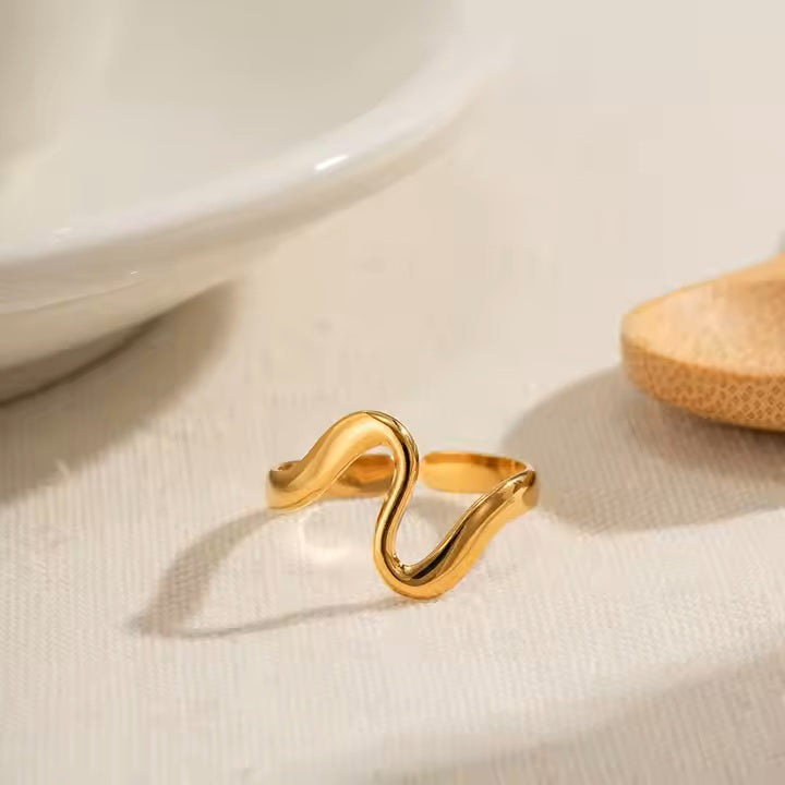 Raya Wave Ring - 18K Gold Stainless Steel