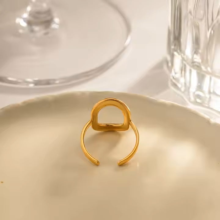 Celestia Curve Ring - 18K Gold Stainless Steel