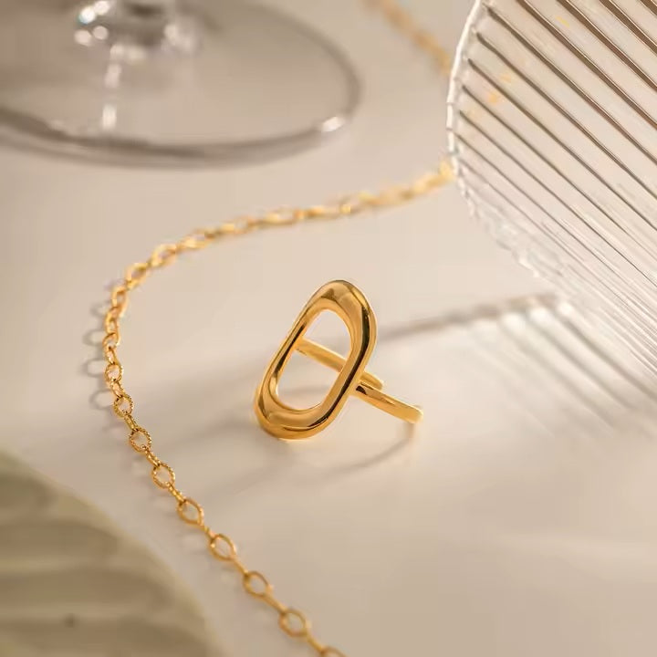 Celestia Curve Ring - 18K Gold Stainless Steel