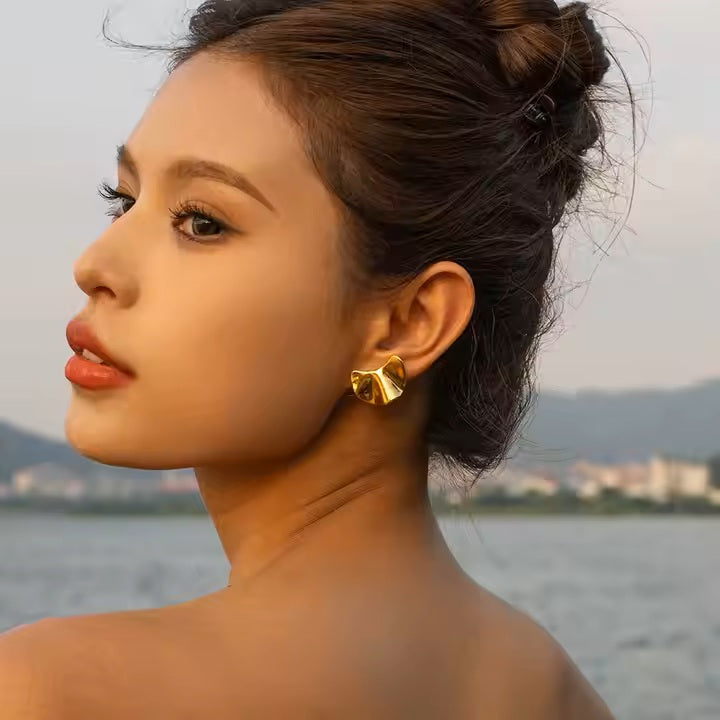 Curve Hoops Earrings - 18K Gold Stainless Steel