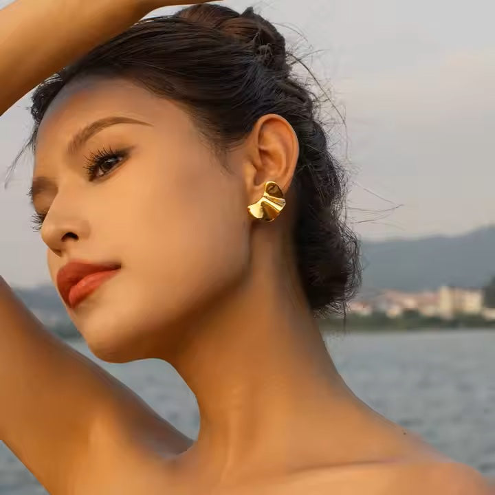 Curve Hoops Earrings - 18K Gold Stainless Steel