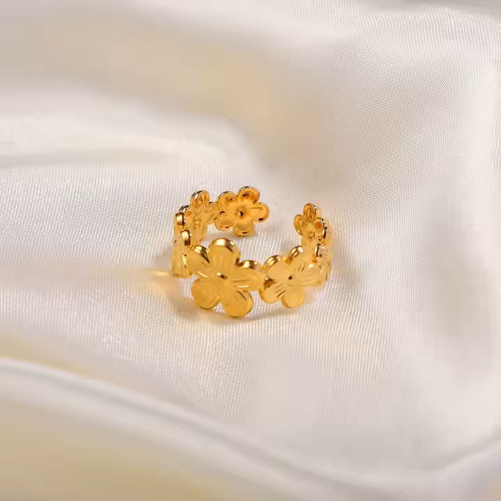 Daisy Ring - 18K Gold Stainless Steel